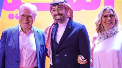 حسين فهمي يشاهد النسخة المرممة من 