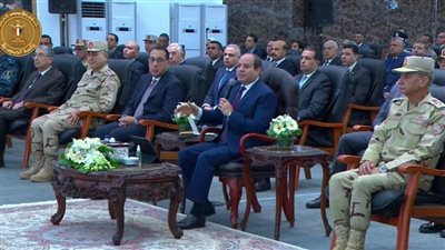 عاجل.. الرئيس السيسي مداعبًا كامل الوزير: 