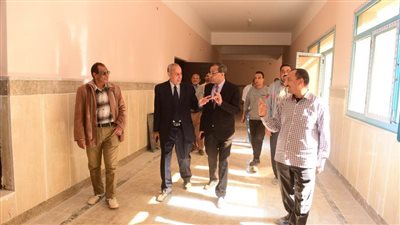 رئيس جامعة سوهاج يتفقد عددًا من المنشآت الجديدة ويؤكد الانتهاء من مبنى كلية الصيدلة١