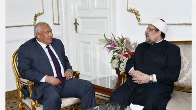 وزير الأوقاف ومحافظ