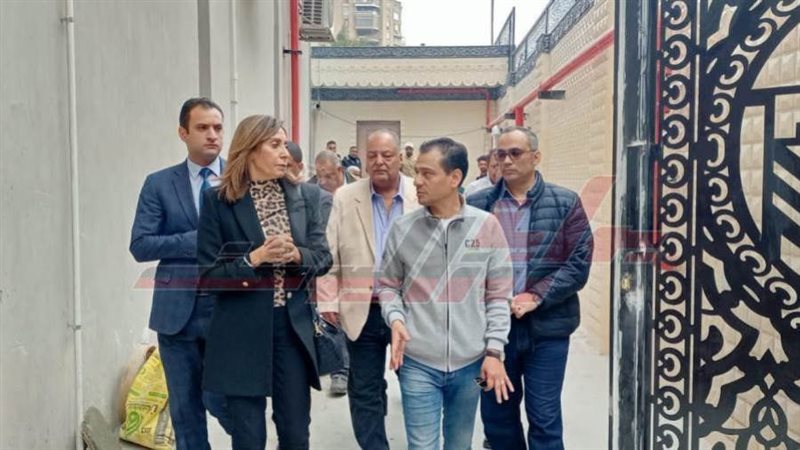 وزيرة الثقافة خلال