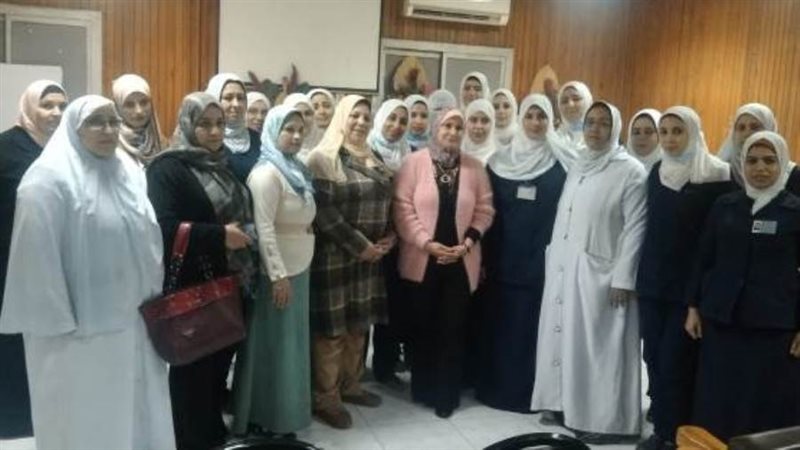 نقيبة التمريض وسط