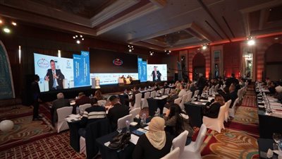 عيسى يحضر مؤتمر الرؤساء التنفيذيين الثامن 