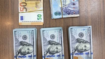 أجهزة الأمن بميناء القاهرة الجوي تضبط شخصا حاول تهريب مبالغ مالية