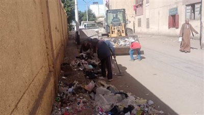محافظ أسيوط يوجه بتكثيف جهود النظافة ورفع 300 طن مخلفات خلال حملات بـ6 مراكز مختلفة