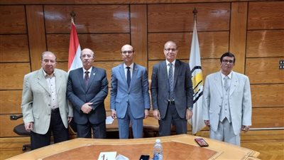  رئيس جامعة أسيوط يعقد اليوم لجنة اختيار المرشح لمنصب عميد كلية التربية النوعية