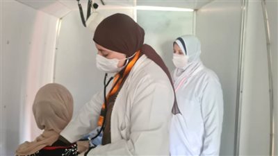 الكشف على ١٨٢٨ مواطنًا فى قافلة طبية بقرية أرمانيا بالبحيرة