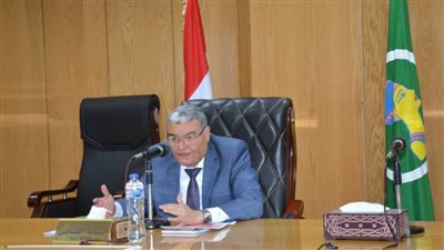 للاستعداد للموسم الجديد.. محافظ المنيا يترأس اجتماع اللجنة العليا لزراعة القمح
