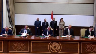 رئيس الوزراء يشهد توقيع 7 مذكرات تفاهم بشأن مشروعات إنتاج الهيدروجين الأخضر