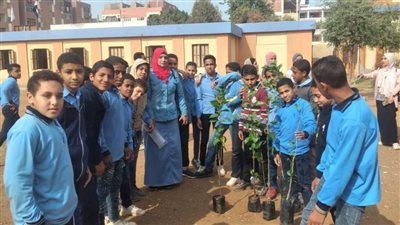حملات للتوعية البيئية والتشجير ضمن مبادرة زراعة 100 مليون شجرة بأسيوط 