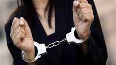 تفاصيل تداول فيديو باستغاثة سيدة لقيام أحد الأشخاص بالاعتداء على نجلتها وزوجها بالسب والضرب 