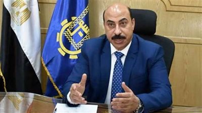 محافظ أسوان يتابع أعمال تطوير ورفع كفاءة الشوارع الرئيسية والداخلية بطريق السادات