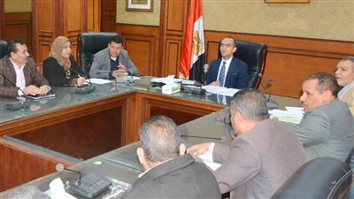 نائب محافظ سوهاج يعقد اجتماعًا مع لجنة حوكمة أصول أملاك الدولة 