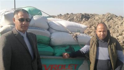 ضبط 3 أطنان قمح قبل تهريبها في السوق السوداء 