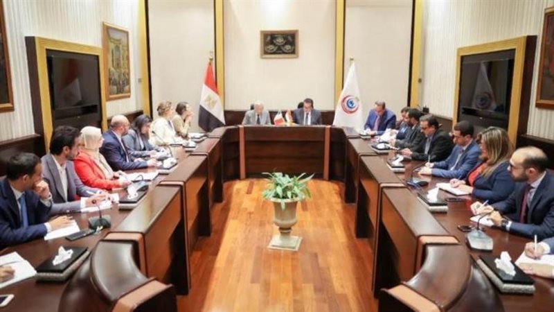 اجتماع وزير الصحة