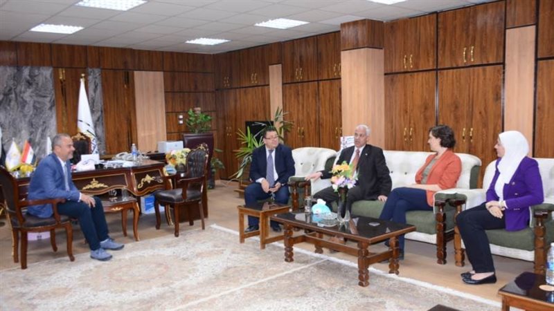 وفدا من هيئة إيمدإيست