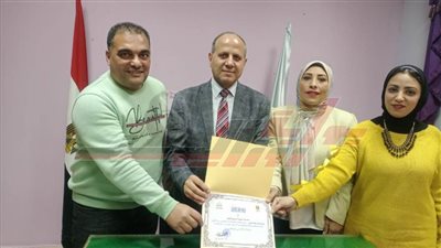 تكريم مدرسة دسوق بكفر الشيخ لحصولها على المكتبة النموذجية والمجال الصناعي