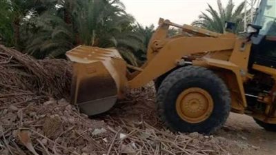 محافظ الوادي الجديد يتابع أعمال رصف وتطوير عدد من أحياء وميادين الخارجة