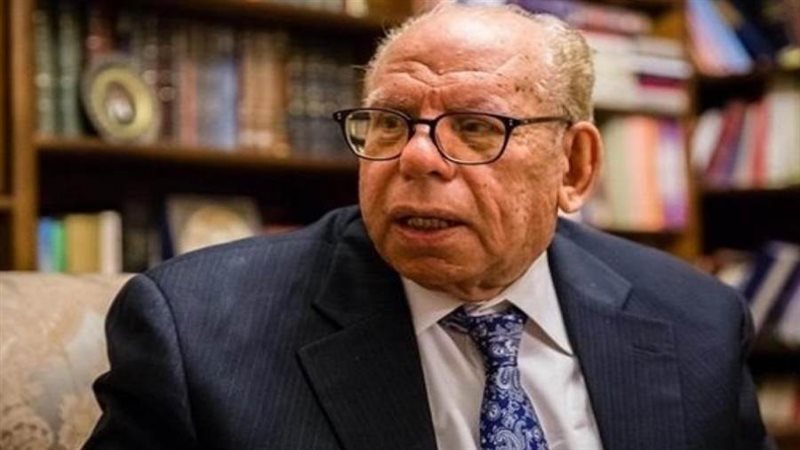 الناقد الكبير الدكتور