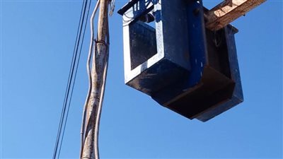 مركز ومدينة أبوصوير يواصل أعمال الإنارة العامة 