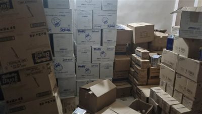 التجارة الداخلية تضبط زيوت سيارات وقطع غيار مجهولة المصدر بالإسكندرية