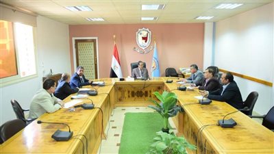 رئيس جامعة سوهاج يترأس الاجتماع الأول لوحدة مكافحة الآفات بكلية الزراعة 