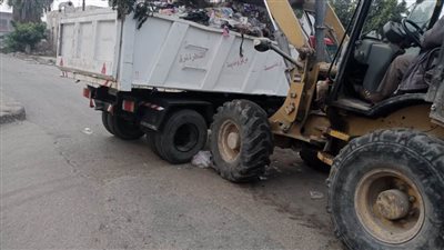 مركز ومدينة القنطرة شرق يواصل أعمال رفع القمامة والمخلفات أولًا بأول