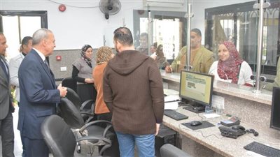 محافظ القليوبية يتابع استقبال تراخيص المحال العامة بالمركز التكنولوجي لخدمة المواطنين