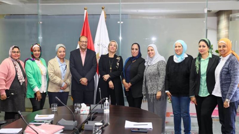 وزيرة البيئة والأعضاء