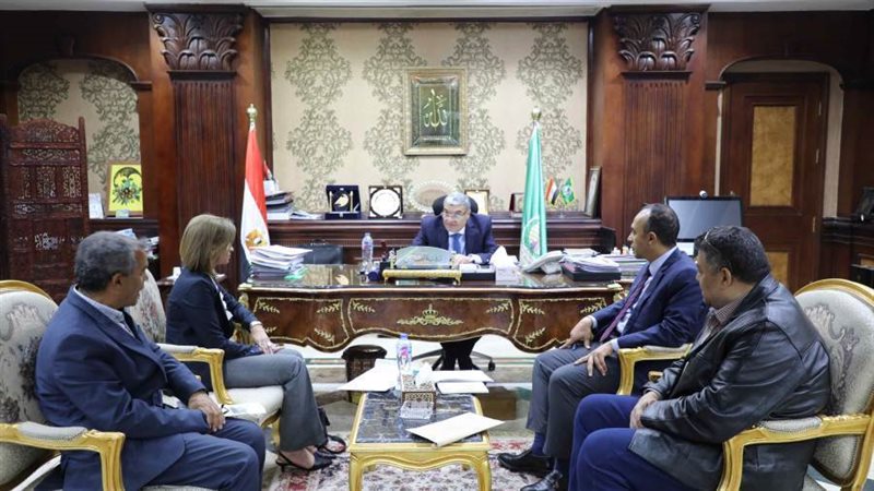 محافظ المنيا خلال