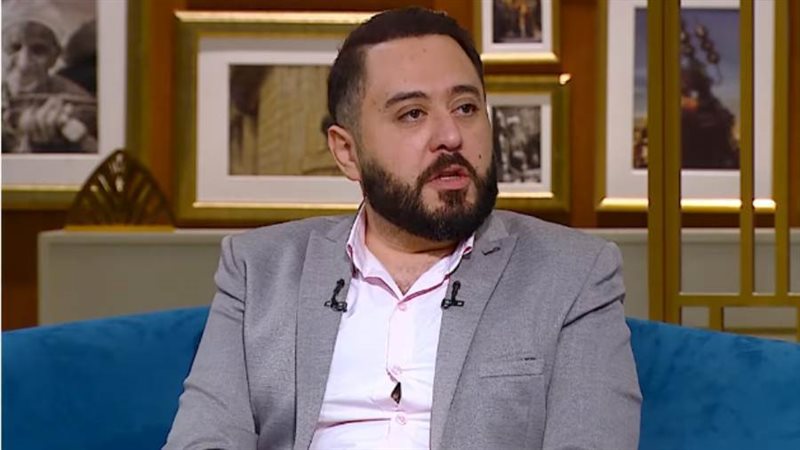 الفنان عمرو عبد العزيز