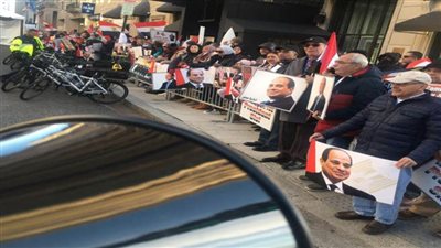 بالفيديو.. المصريون يواصلون الاحتفال ومظاهرات التأييد أمام إقامة الرئيس في العاصمة الأمريكية