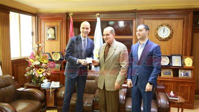 محافظ كفر الشيخ يستقبل قنصل فرنسا.. مشيدًا بمركز 