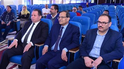 رئيس جامعة سوهاج يشهد مناقشة رسالة دكتوراه عن الاضطرابات العصبية لمرضى سرطان الثدي