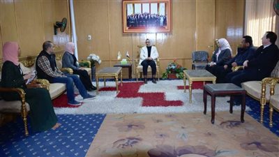 لبحث شكاوى مرضى الأورام بالمحافظة.. نائب محافظ الوادي الجديد تلتقي وفد التأمين الصحي