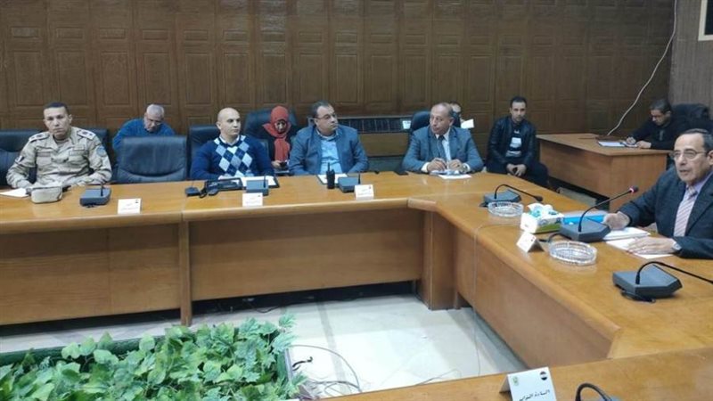 المحافظ خلال المؤتمر