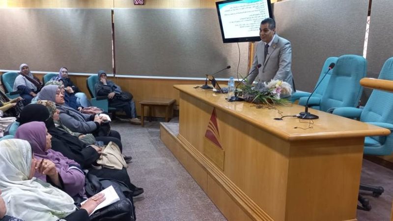 محاضرة بمكتبة مصر