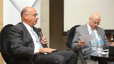 مساعد وزير السياحة والآثار يشارك في حلقة نقاش حول التحول الرقمي