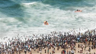 موجة قوية تقتل وتصيب 20 شخصا في جنوب إفريقيا