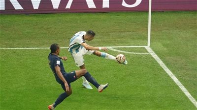 راقصو التانجو ينتقمون من الديوك الفرنسية في الشوط الأول