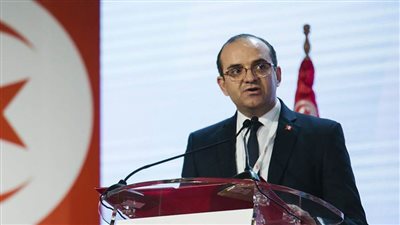 رئيس هيئة الانتخابات التونسية يتفقد مركزين لفرز نتائج انتخابات مجلس نواب الشعب