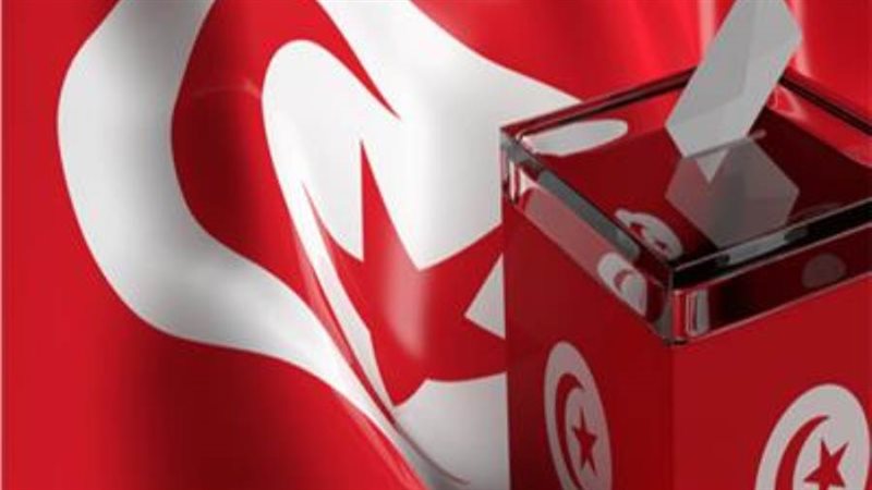 ناخبون تونسيون بالمشاركة