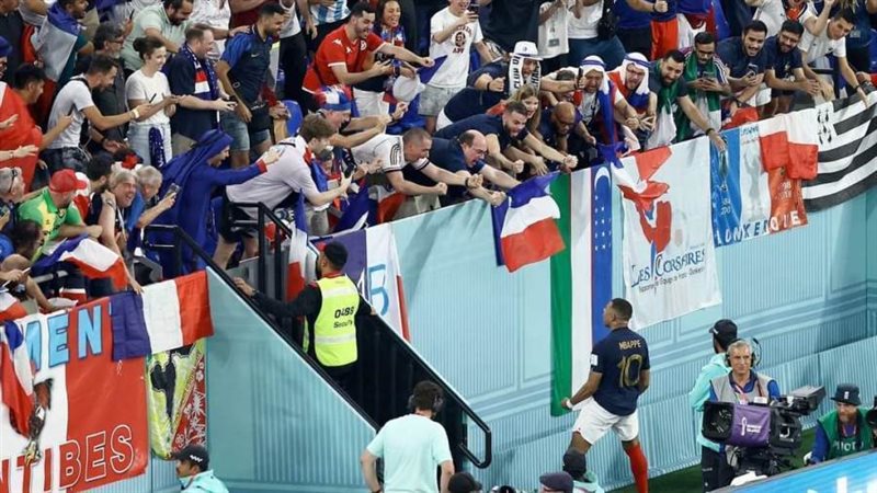 تحية الجماهير الفرنسية