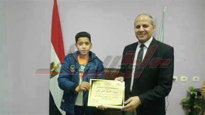 وكيل تعليم كفر الشيخ يكرم المخترع الصغير الحاصل على المركز الأول بالجمهورية