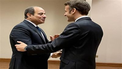 السيسي يلتقي ماكرون على هامش مؤتمر