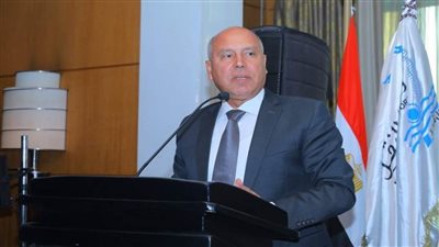  وزير النقل: مصر لا تبيع موانيها بل تتعاقد مع مشغلين مصريين (قطاع خاص) 
