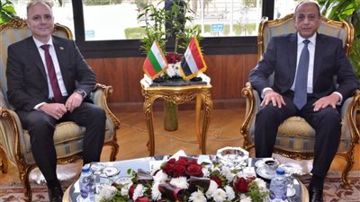 وزير الطيران يبحث مع سفير بلغاريا بالقاهرة تعزيز  التعاون فى مجال النقل الجوى