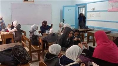 أشغال فنية وحرف تراثية بقافلة مدارسنا بالألوان بثقافة أحمد بهاء الدين