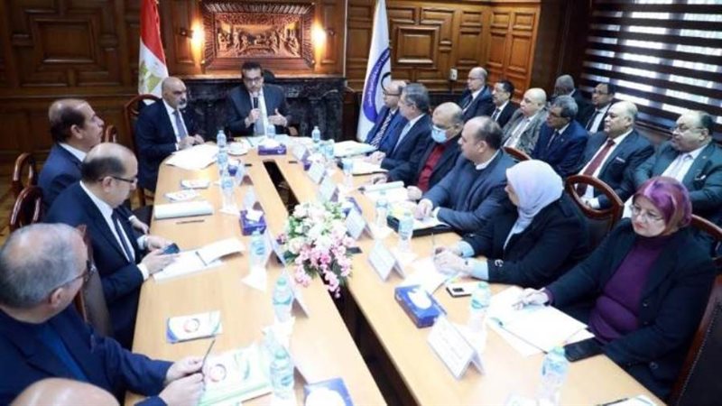 اجتماع وزير الصحة