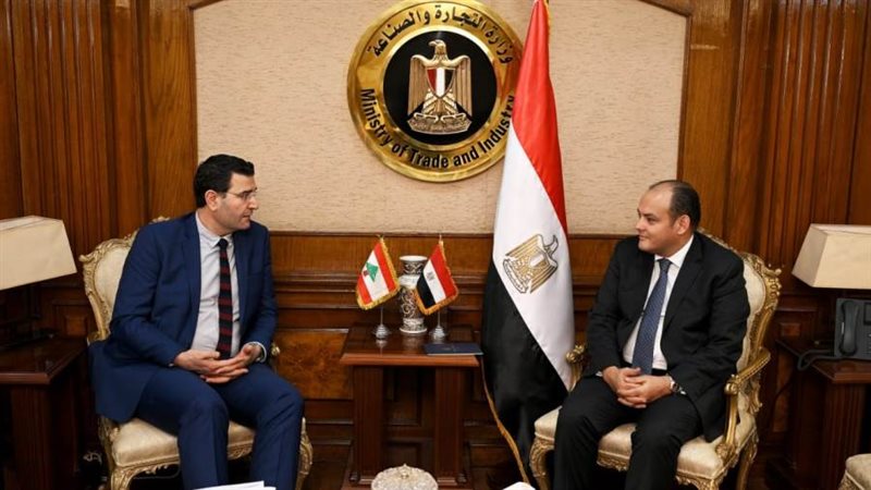 وزير التجارة مع وزير